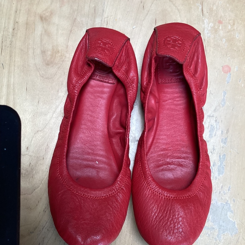 Tory Burch shoe, red color, size 9 ,excellent condition and flat